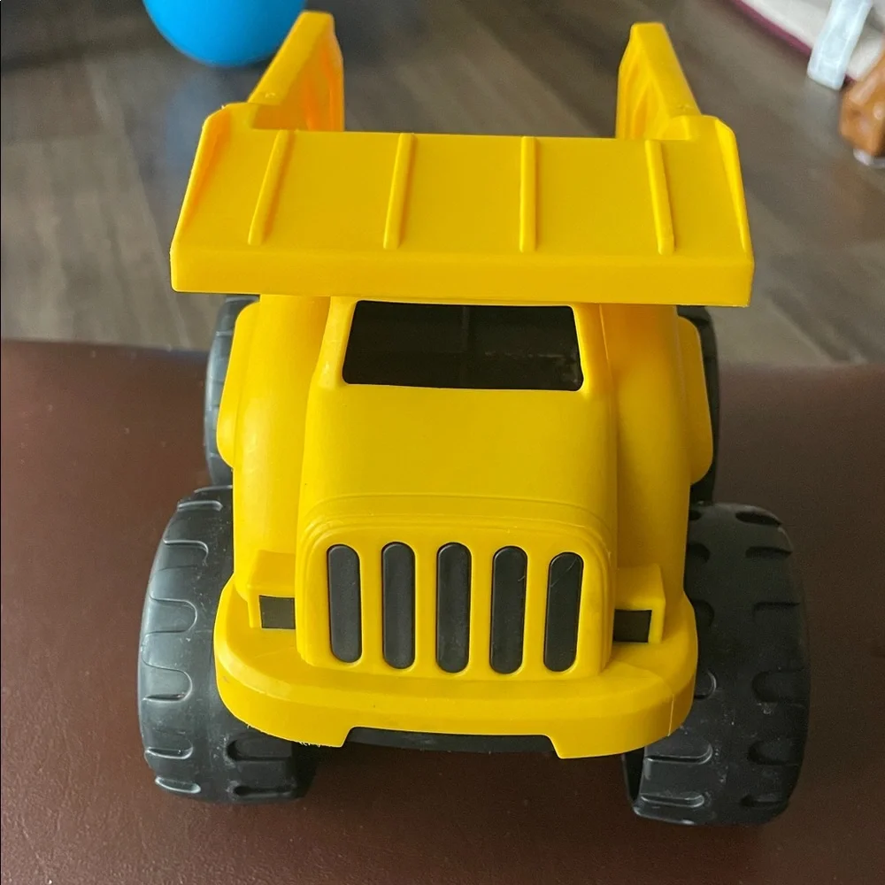 TOY CAT DUMP TRUCK Yellow Plastic Toy, 8